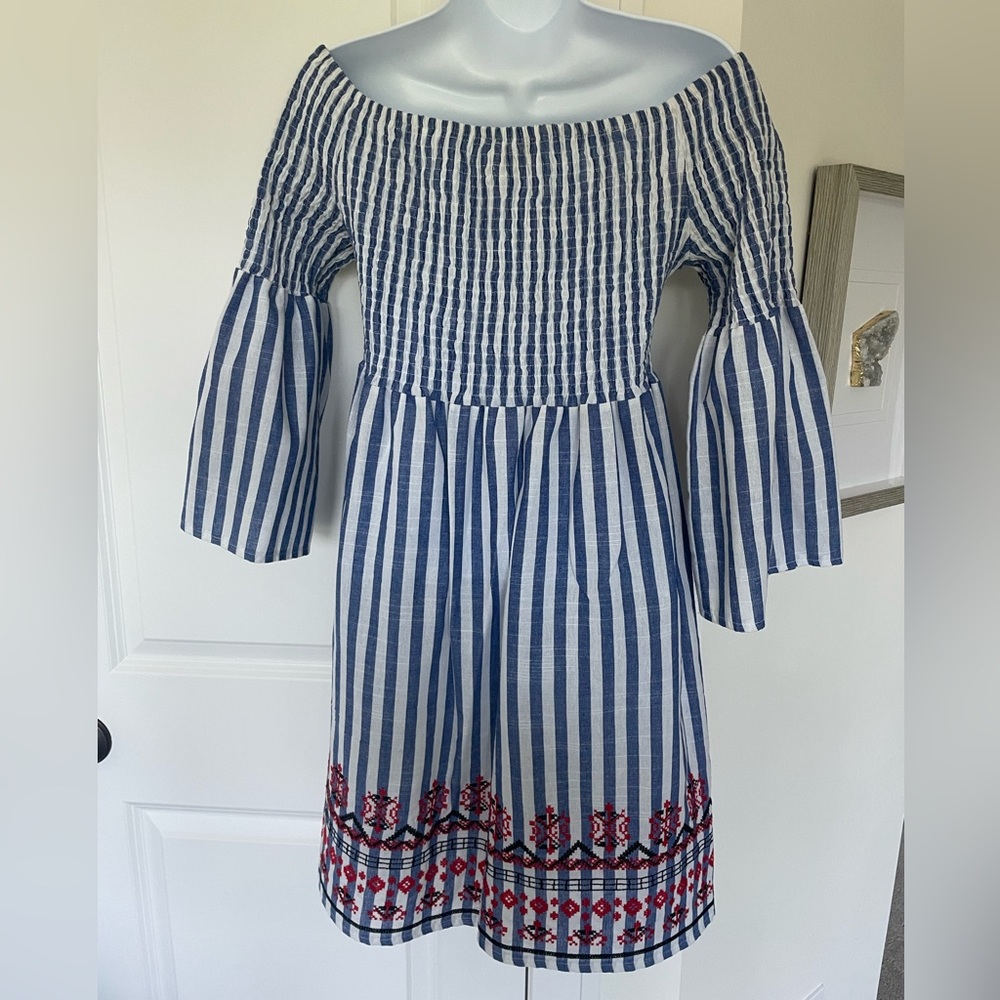 Braeve adorable blue and white stripe dress size small.